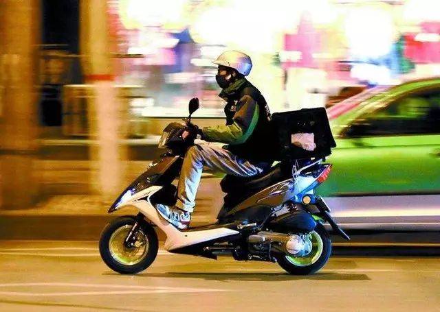 算笔账,外卖小哥骑电动车一年到底能挣多少钱?