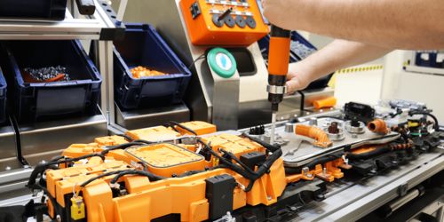 梅赛德斯-奔驰电动化战略加速 斥资上千万欧元改造柏林工厂